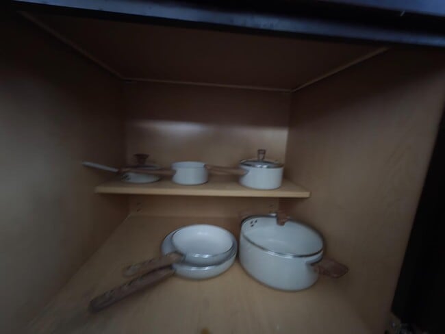 Building Photo - 3046 S Moreland Blvd