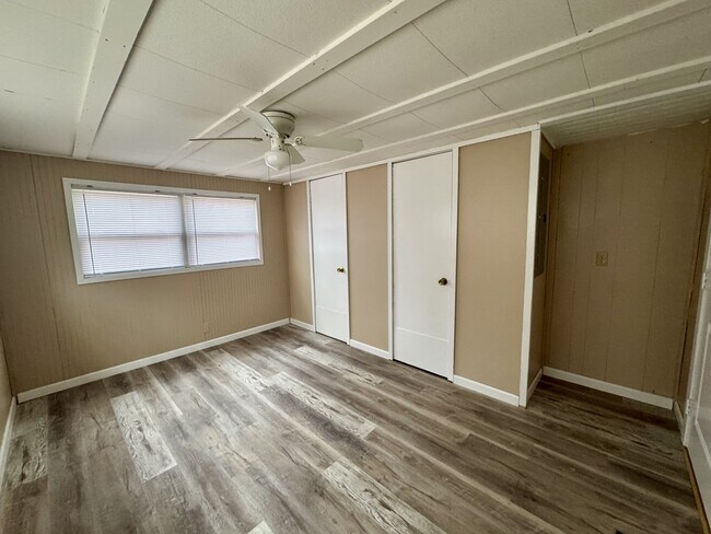 Building Photo - 6 Fox Ln