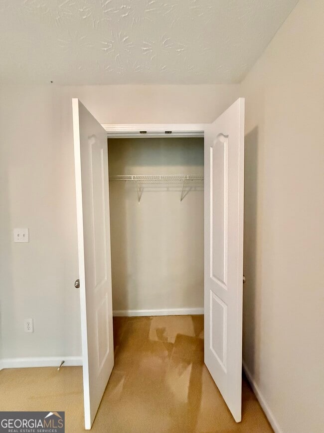 Building Photo - 6327 Ellenwood Dr