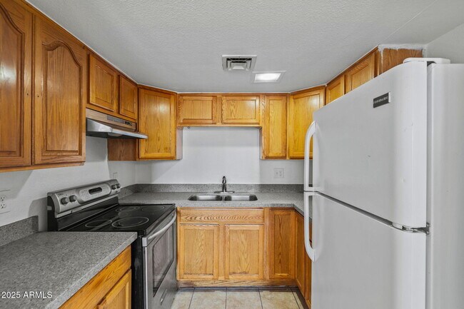 Building Photo - 2698 N 43rd Ave