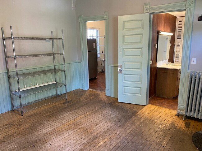 Building Photo - In the Heart of Dinkytown - Amazing 6 bedroom Victorian Rental Home,  Fall 2026!