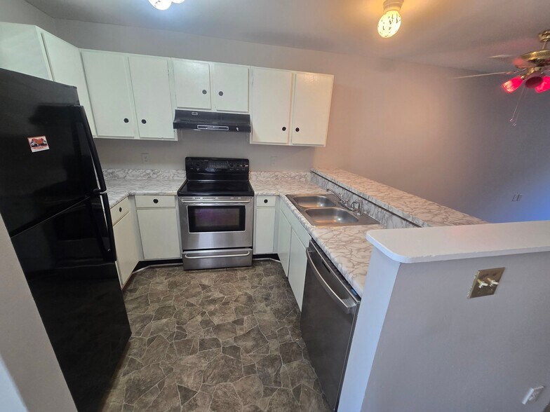 Building Photo - 1652 Eagles Pl