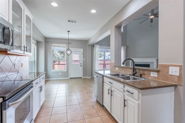 Building Photo - 4905 Carrotwood Dr