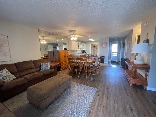 Building Photo - Furnished 2 bedroom 2 bath