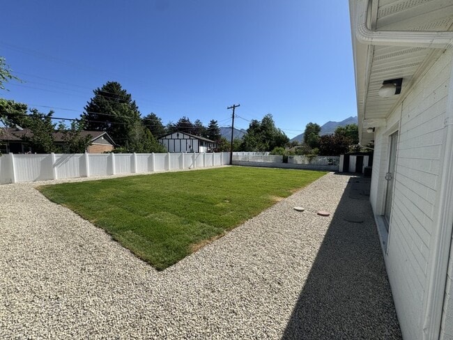 Building Photo - 1409 E 8425 S