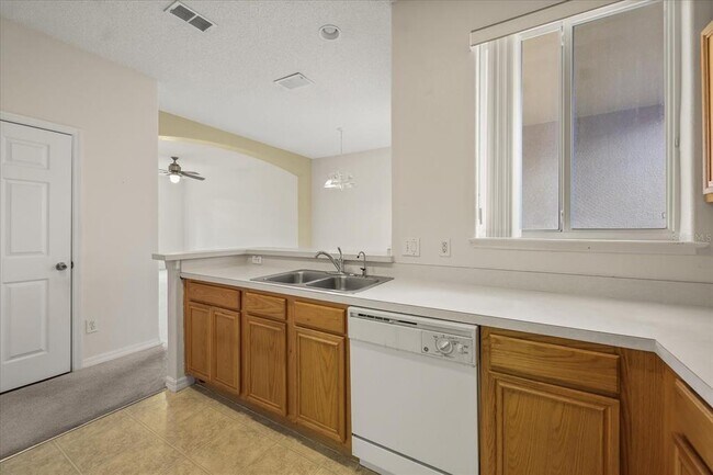 Building Photo - 2050 Island Walk Dr