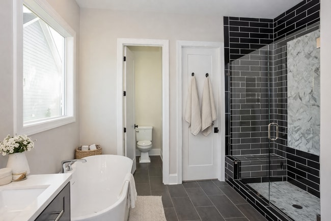 Building Photo - 3BR/3BA w/ Designated Office & Loft