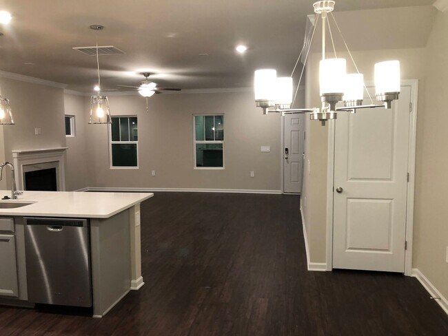 Building Photo - Modern 5 Bed | 3 Bath House in Cary