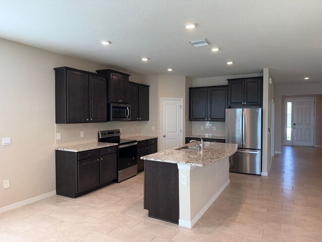 Building Photo - 3 Bedroom 2.5 Bath Single Family Home Promenade Estates
