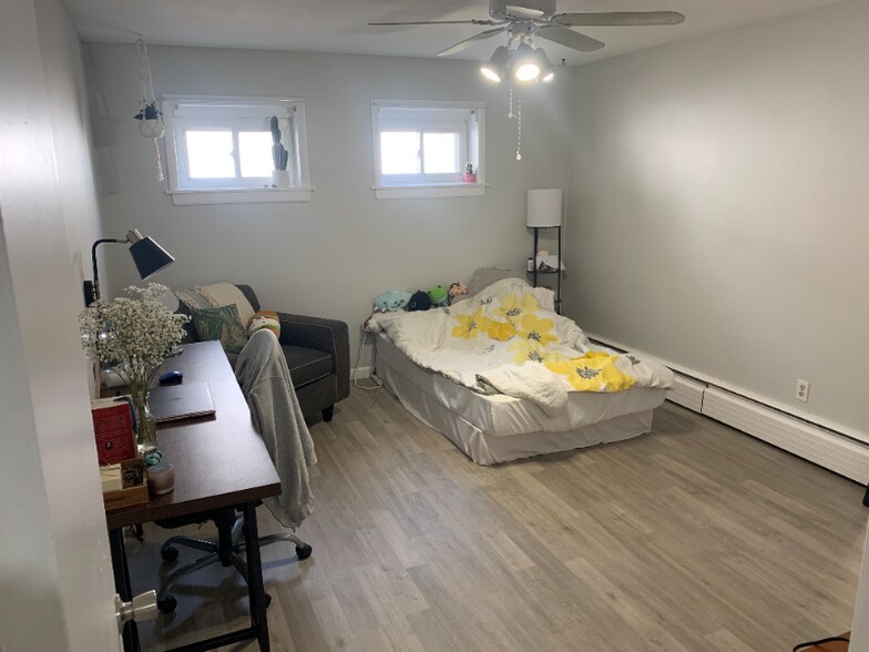 Building Photo - 214 Sand Creek Rd