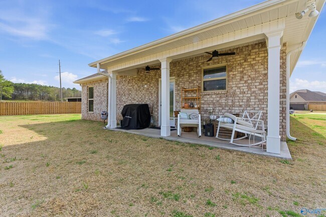 Building Photo - 221 Willie Sanders Dr