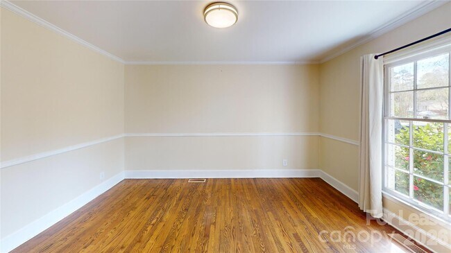 Building Photo - 6821 View Way Dr