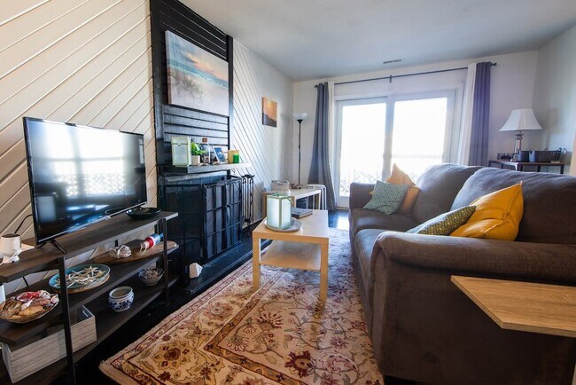 Building Photo - 736 W Ocean View Ave