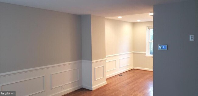 Building Photo - 2977 S Columbus St