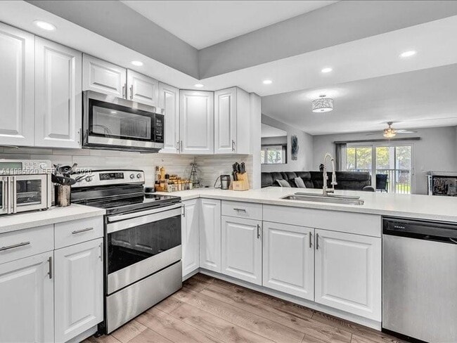 Building Photo - 12500 SW 5th Ct