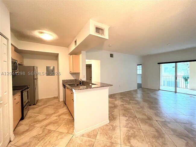 Building Photo - 2490 Centergate Dr