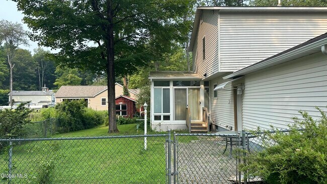 Building Photo - 1 Robin Hood Ct