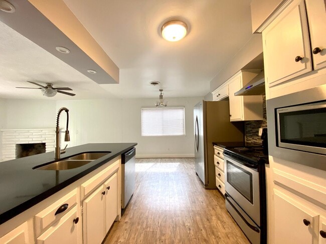 Building Photo - $2,100 Cedar & Bullard, 3 Bedroom Home - N...