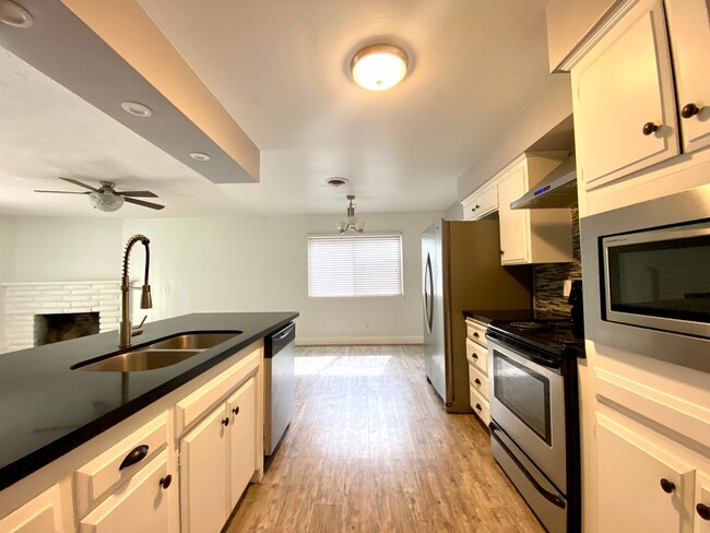 Building Photo - $2,100 Charming 3 Bedroom Home With 2 Livi...