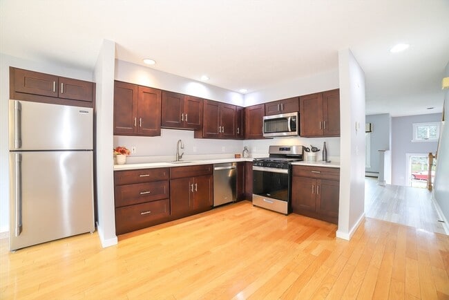 Building Photo - 64 Camelot Dr