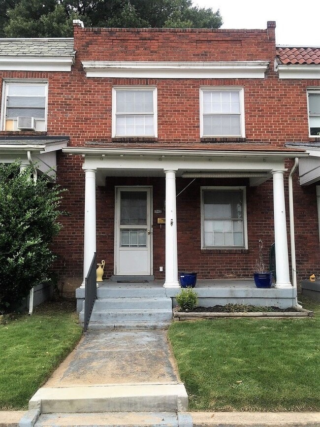 Building Photo - 3010 W Leigh St