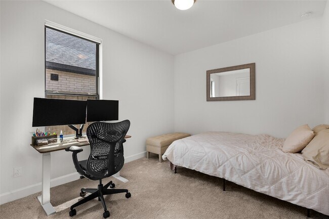 Building Photo - 31243 Riley Hts Dr