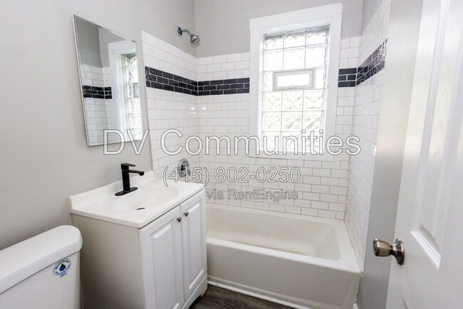 Building Photo - 2988 S Moreland Blvd