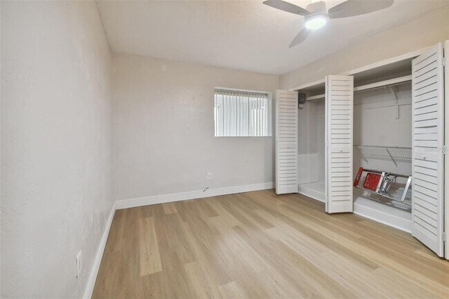 Building Photo - 2433 Brazilia Dr