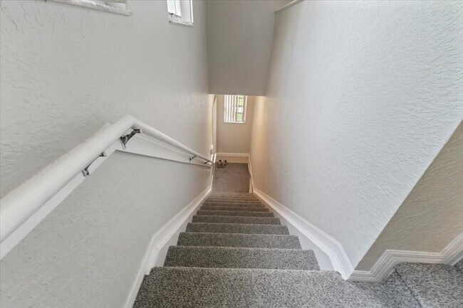 Building Photo - 2301 Belmont Ln