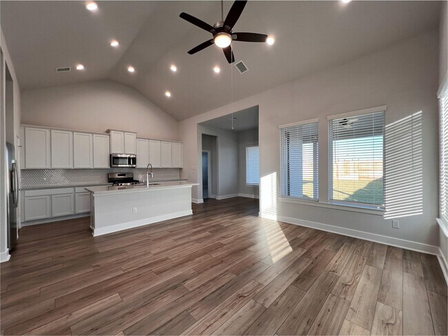 Building Photo - 7618 Coral Lk Dr
