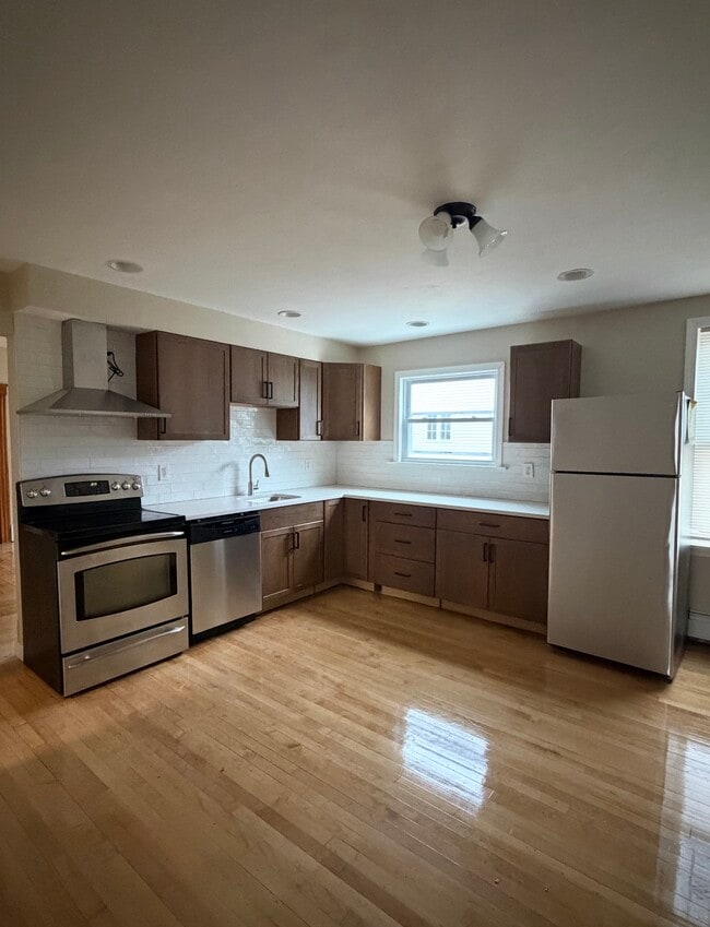 Building Photo - 3 Malden St