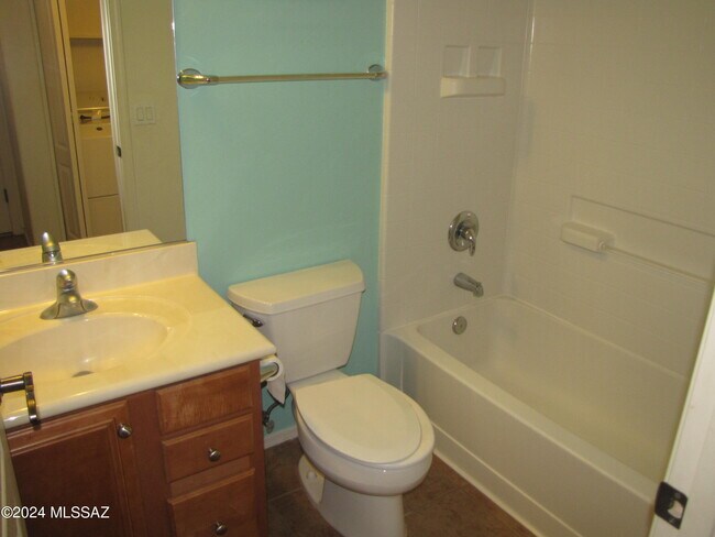 Building Photo - 497 S Douglas Wash Rd