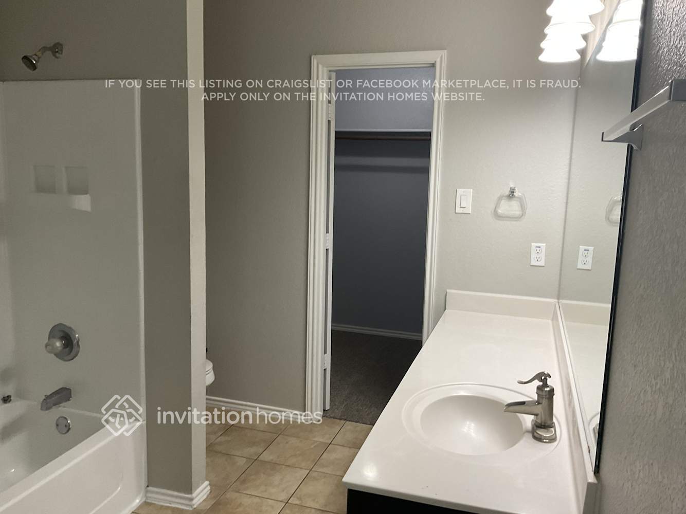 Building Photo - 910 Simi Dr