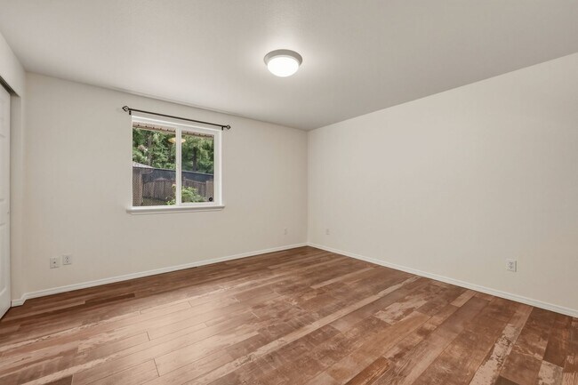 Building Photo - Beautifully Updated 3-Bedroom Rambler with Open Floor Plan & Private Fenced Yard
