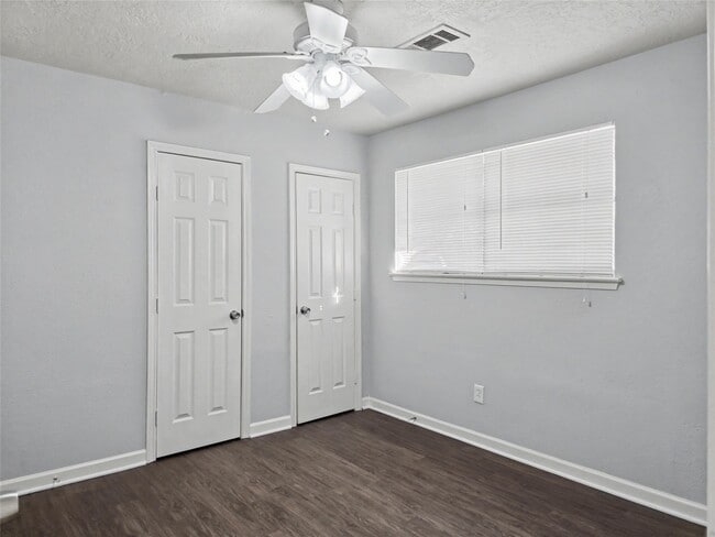 Building Photo - 9119 Glenbury Dr