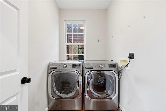 Building Photo - 9255 Bowers Brook Pl