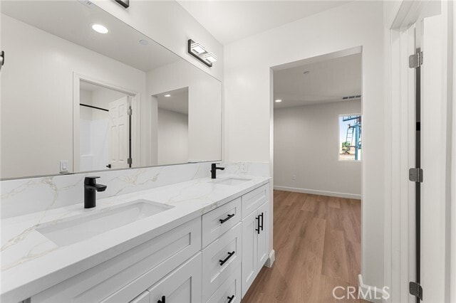 Building Photo - 902 S Hert St