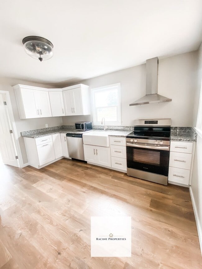 Building Photo - Newly Renovated Home in Laurens, SC