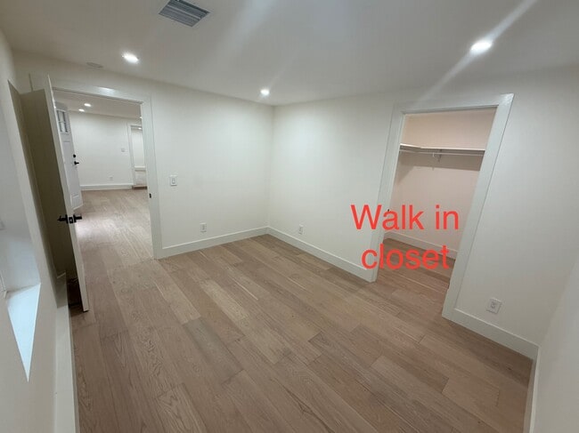 Building Photo - 731 Valota Rd