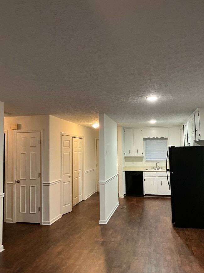 Building Photo - 2 bedroom, 2 bath duplex in Sleepy Creek off Lumpkin Street! Move-in Ready