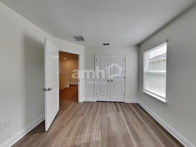 Building Photo - 5949 Pinewood Ests Dr