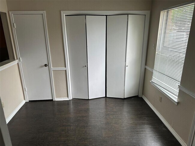 Building Photo - 8005 Rothington Rd