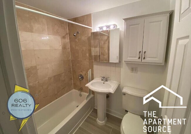 Building Photo - 2704 W Arthur Ave