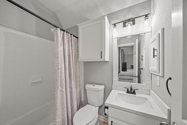 Building Photo - 4703 Oxbow Cir W