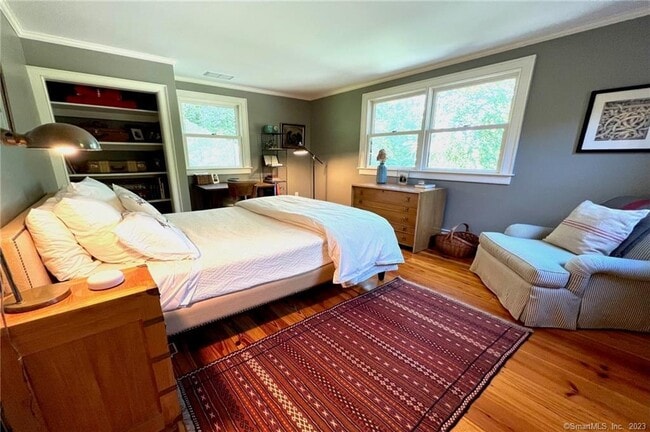 Building Photo - 11 Rolling Hills Dr