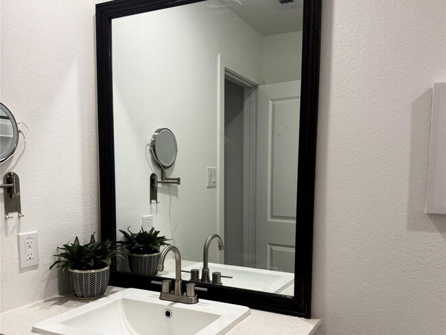 Building Photo - 277 Douglas Hls Dr