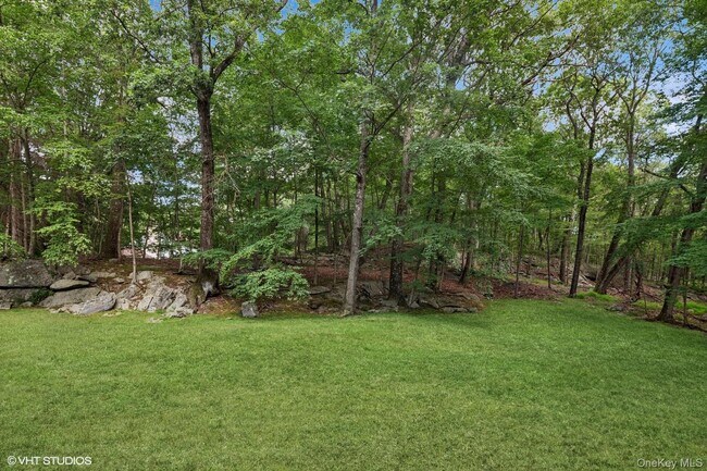 Building Photo - 4 Hemlock Hollow Rd