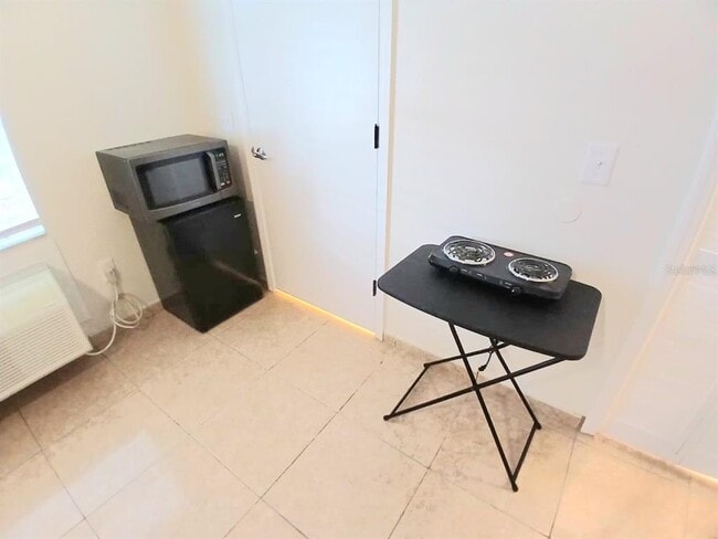 Building Photo - 221 Caribbean Dr