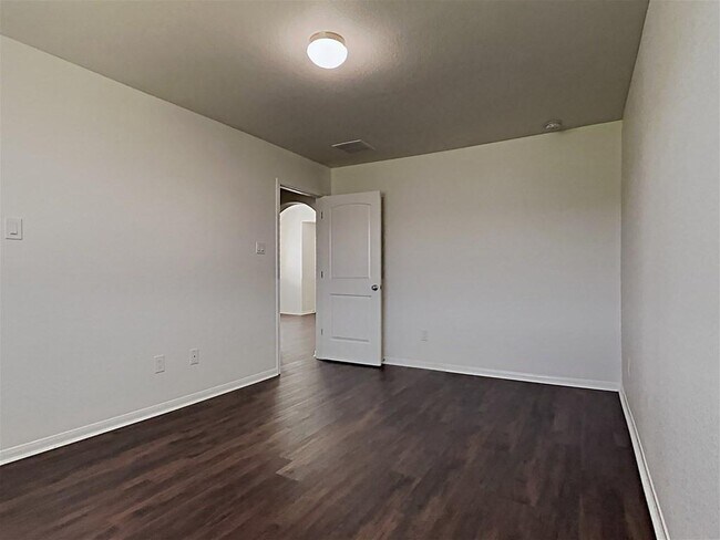 Building Photo - 30011 Saw Oaks Dr