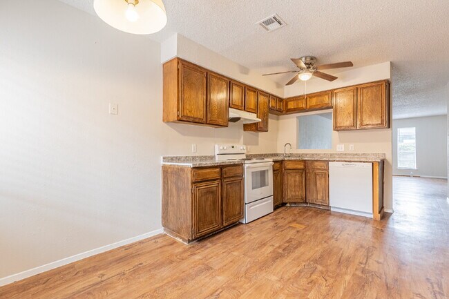 Building Photo - 323 W William Cannon Dr